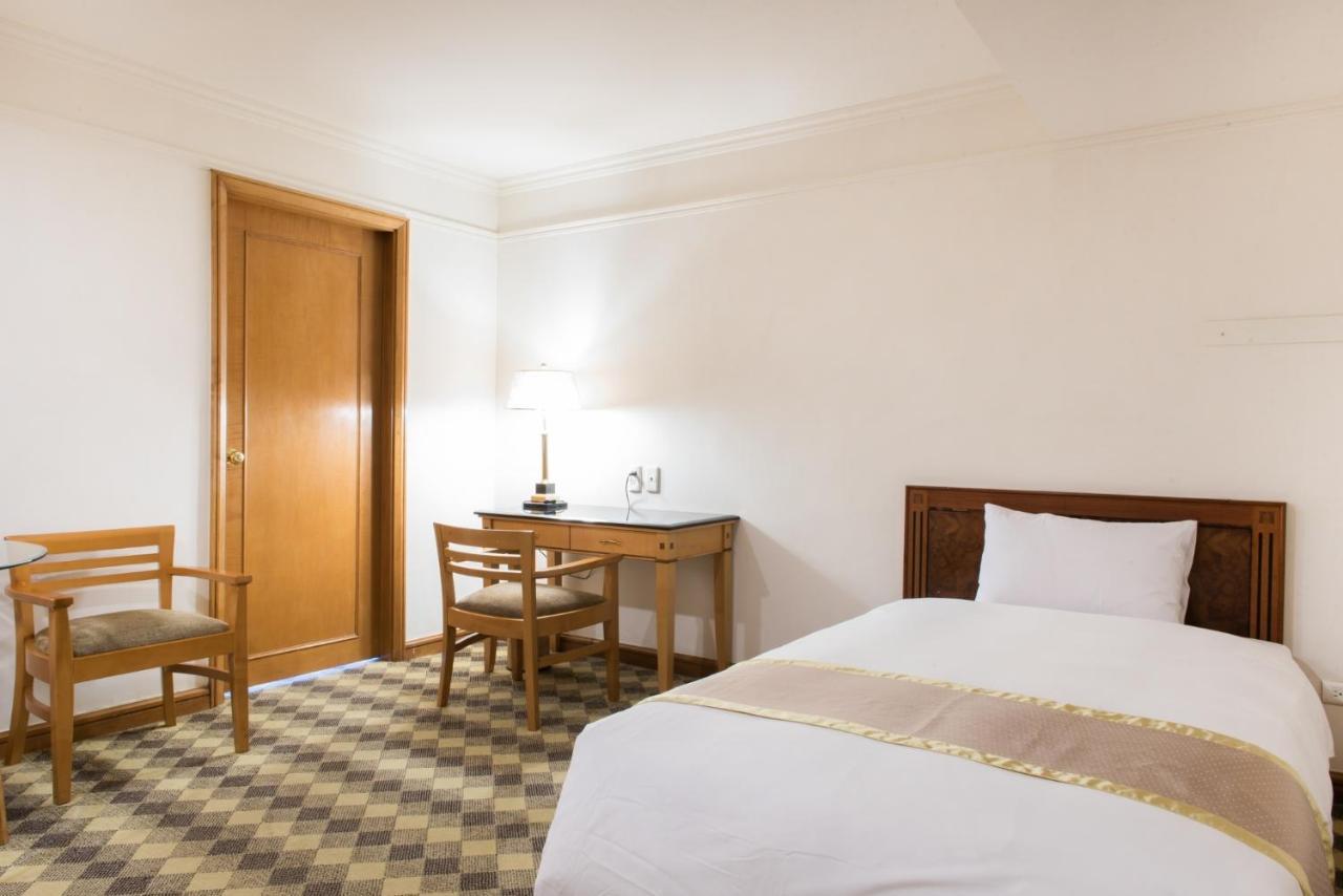Hometel Hotel Kaohsiung Eksteriør bilde